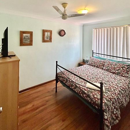 Geraldton Holiday Unit With Free Streaming Exterior photo